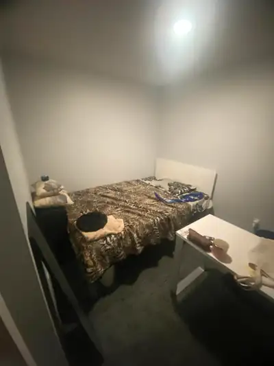 ROOM FOR RENT IN OSHAWA