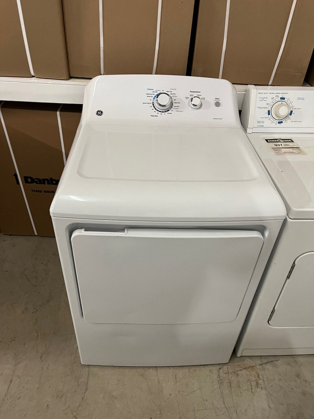 GE electric dryer white new condition  in Washers & Dryers in Stratford