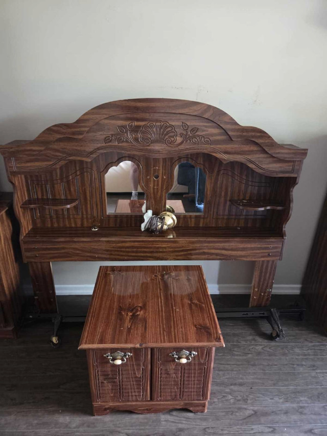Antique bedroom set in Multi-item in Guelph - Image 3