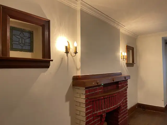 1 Bdrm Plus Den w/Deck   Available Immediately