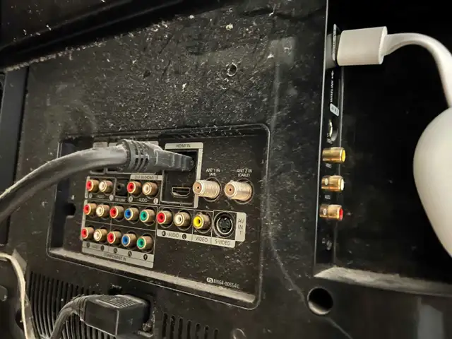 Samsung TV 40in in TVs in Ottawa - Image 3