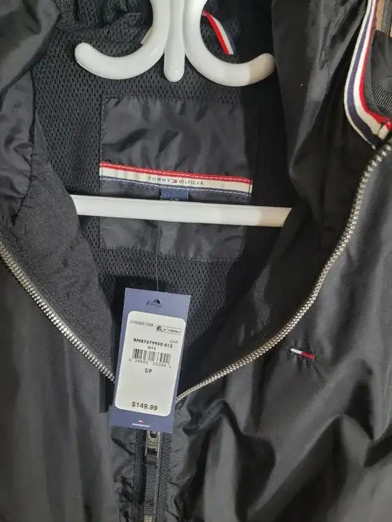 Tommy Hilfiger Jacket in Women's - Tops & Outerwear in Oshawa / Durham Region - Image 5