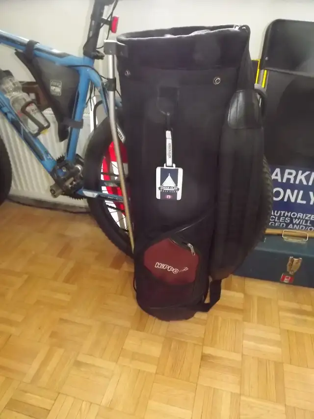 "HIPPO" BRAND WATERPROOF BLACK GOLF BAG/WITH LEGS& 4CLUB POCKETS in Golf in City of Toronto - Image 2