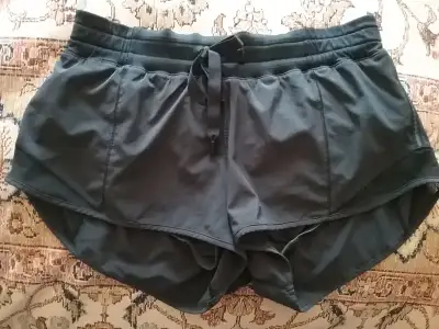 Lululemon Hotty Hot Short Low-rise Black Size 4, View more