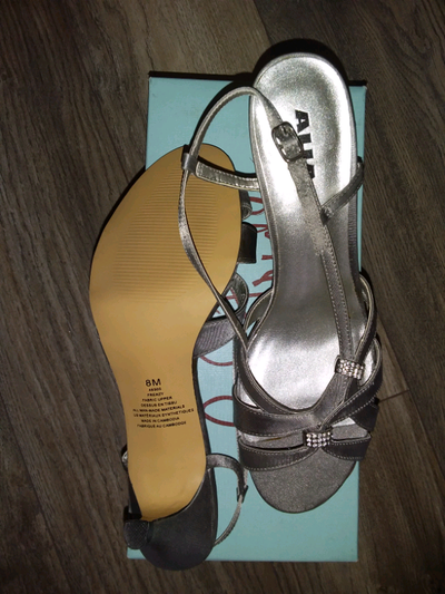 Sandals gr 8M couleur argent, View more