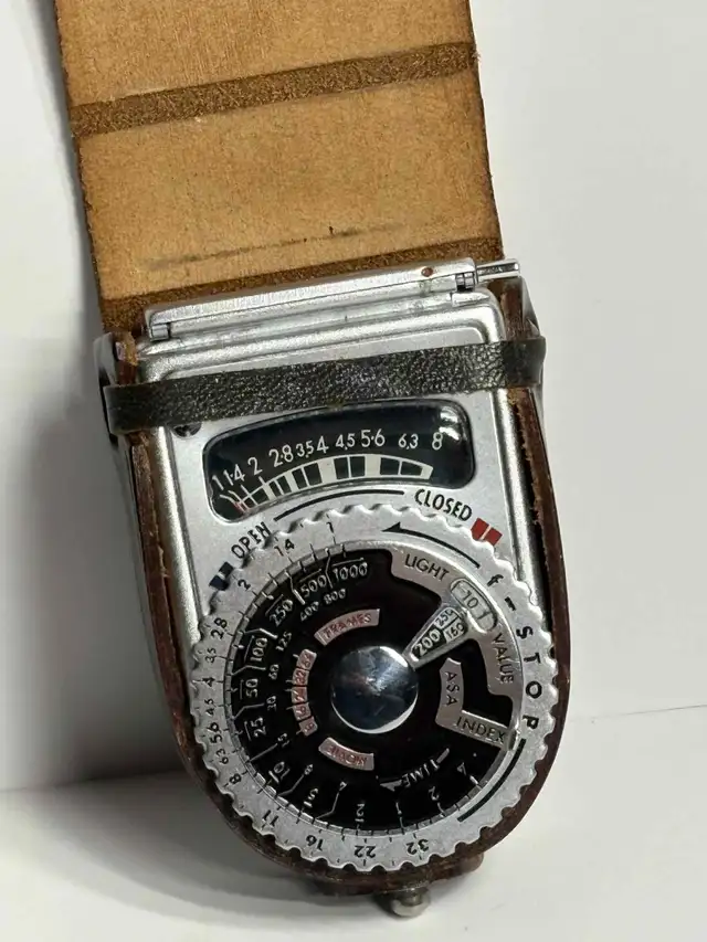 Vintage Sekonic L-6 Light Meter | No Batteries Needed in Cameras & Camcorders in Oakville / Halton Region - Image 3