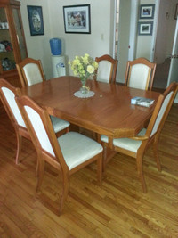 Oak Kitchen Set w 2 pc  Hutch, Table and 6 Chairs - $900