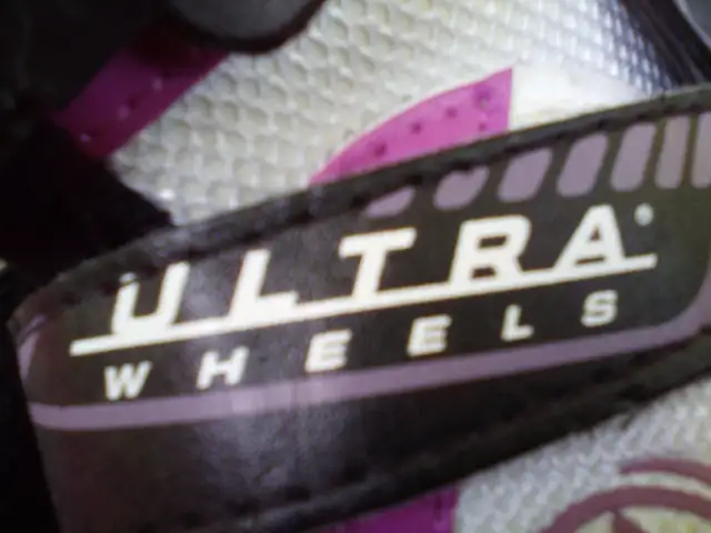Patins ajustables de 10J à 13J ULTRA WHEELS in Skates & Blades in Laval / North Shore - Image 6