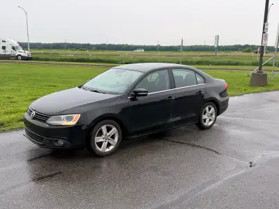 2013 Jetta TDI, 198800kms ,automatic ,power windows,sunroof,cruise control, heated seats, and much m...