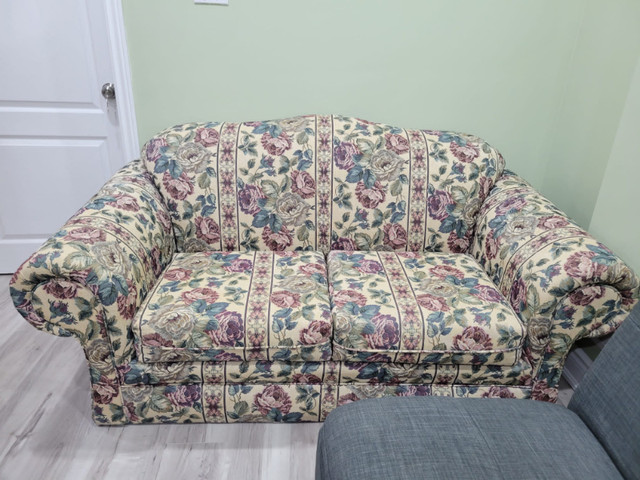 Beautiful Floral Love Sofa/Couch in Couches & Futons in Mississauga / Peel Region