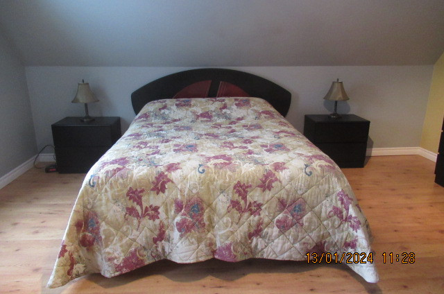 couvre-lit\bedspread in Bedding in Bathurst