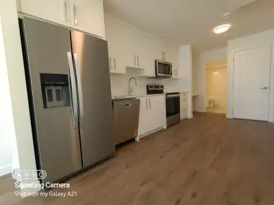 SPACIOUS BRIGHT NEW BUILD, 1 BEDRM, 1 BTH CARRINGTON NW, CALGARY