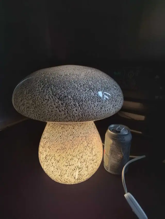 Vintage Murano Art Glass Mushroom Lamp 10.5 "D & 11.25 "H in Indoor Lighting & Fans in City of Toronto - Image 10