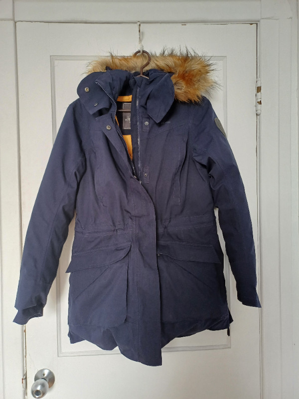 Manteau d’hiver dans Femmes - Hauts et vêtements d'extérieur  à Ville de Montréal - Image 3