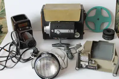 1940'S TO 1960'S MOVIE CAMERA/PROJECTOR/LAMP/VIEWER ETC., View more
