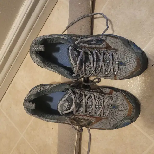 North face sneakers size 8 mens in Men's in Calgary - Image 6