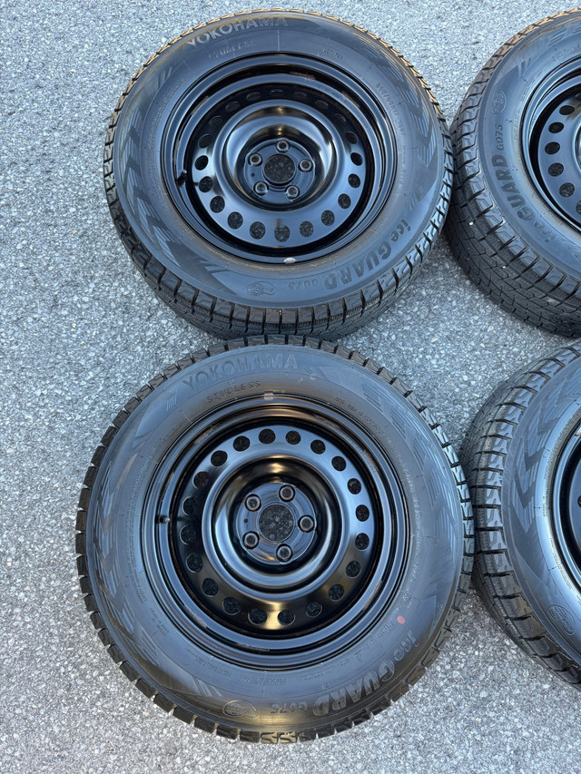 235/65/17 Yokohama Iceguard G075 90% tread off Nissan Rogue in Tires & Rims in Ottawa - Image 4