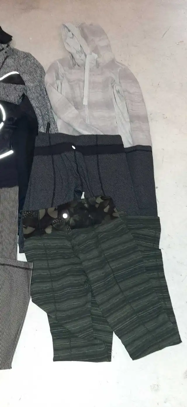 Lulu Lemon Clothing Size Small in Women's - Tops & Outerwear in Barrie - Image 6