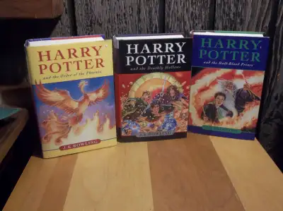 Livres HARRY POTTER en anglais. 25$ chacun, View more
