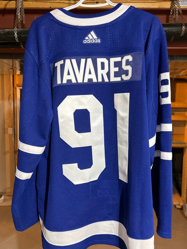 Maple Leafs jersey  sz 52 dans Hockey  à Hamilton - Image 3