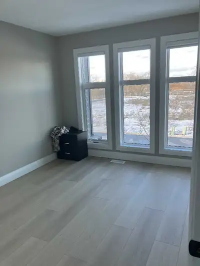 Cozy, bright private bedroom available in Welland with shared bathroom. Rent is $850/month Inclusive...