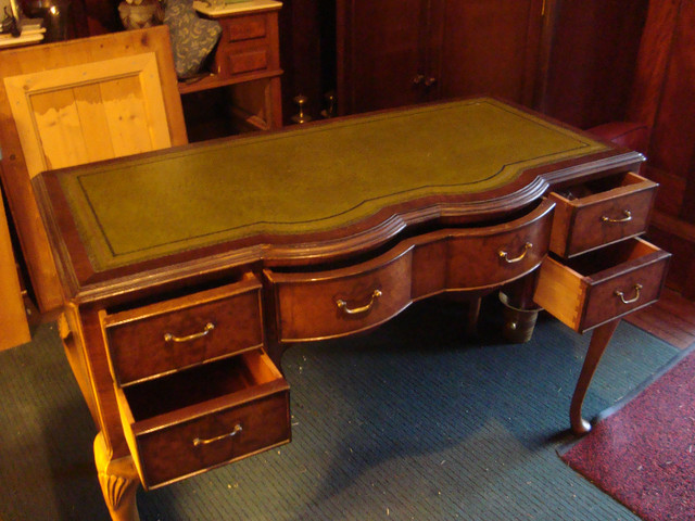 Antique walnut desk in Desks in Victoria - Image 3
