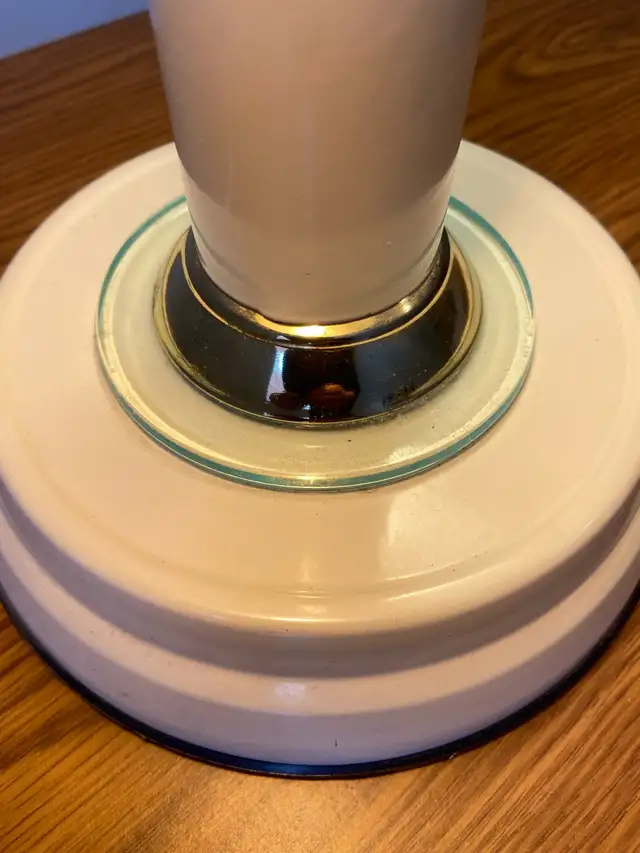 Vintage Mid-Century Modern- Style Table Lamp in Indoor Lighting & Fans in City of Montréal - Image 4