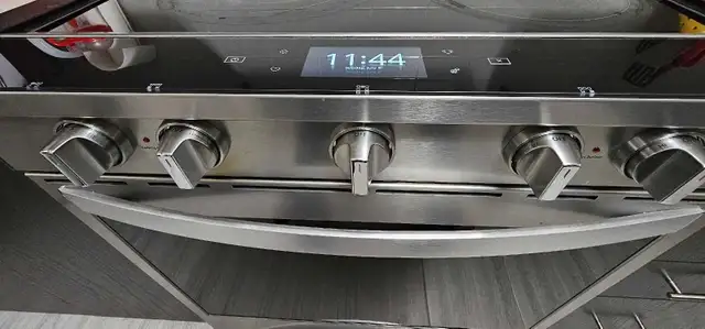 Whirlpool smart cooking range with wifi in Stoves, Ovens & Ranges in Barrie - Image 9