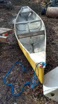 16' Frontiersman fibreglass canoe , old but usable. 200$