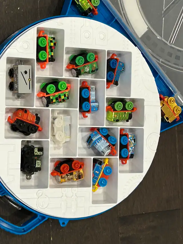 Thomas and Friends Minis - 34 plays case62854391297793121