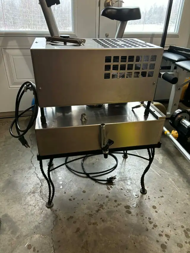 Distillateur d’eau électrique DURASTILL – usage laboratoire / in in Other in Drummondville - Image 2