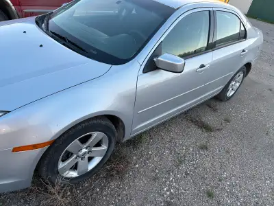 2006 ford fusion 290 km, not rusted out runs drives stops. Lots of newer parts alternator, battery,...