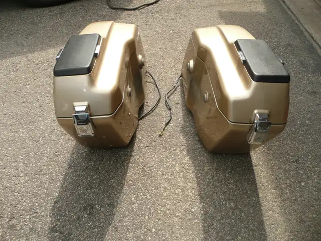 Moto Suzuki Cavalcade in Touring in Laval / North Shore - Image 5