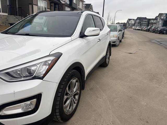 2015 Hundayi Santa fe  in Cars & Trucks in Calgary - Image 2