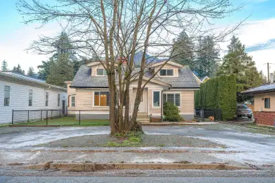 Spacious 1300 sq.ft basement suite completely renovated, featuring 2 spacious bedrooms with extra la...