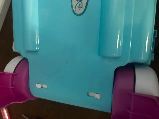 Disney Frozen Vanity Carrier (toys) in Toys in Markham / York Region - Image 7