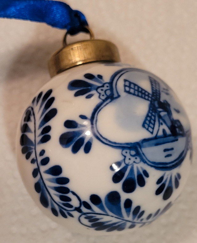 Vintage Delft Holland Dutch Round Ceramic Windmill Ornament in Arts & Collectibles in Oshawa / Durham Region - Image 3