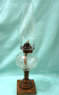 ANCIENNE LAMPE A L HUILE /ANTIQUE OIL LAMP..b