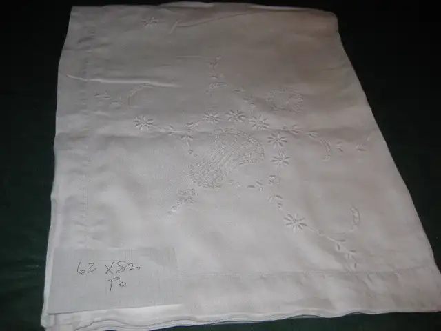 VINTAGE BELLE NAPPE POINTS RICHELIEU - SERVIETTES - BRODERIE in Arts & Collectibles in Laval / North Shore - Image 3