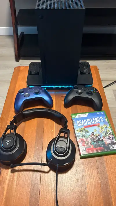 Xbox Series X avec jeu et accessoires , View more