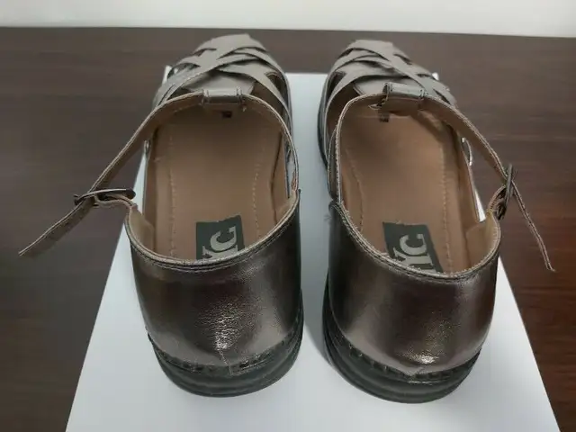 NYC Stacey Women's Enclosed Sandal Shoes - Size 9 - With Box in Women's - Shoes in City of Toronto - Image 5