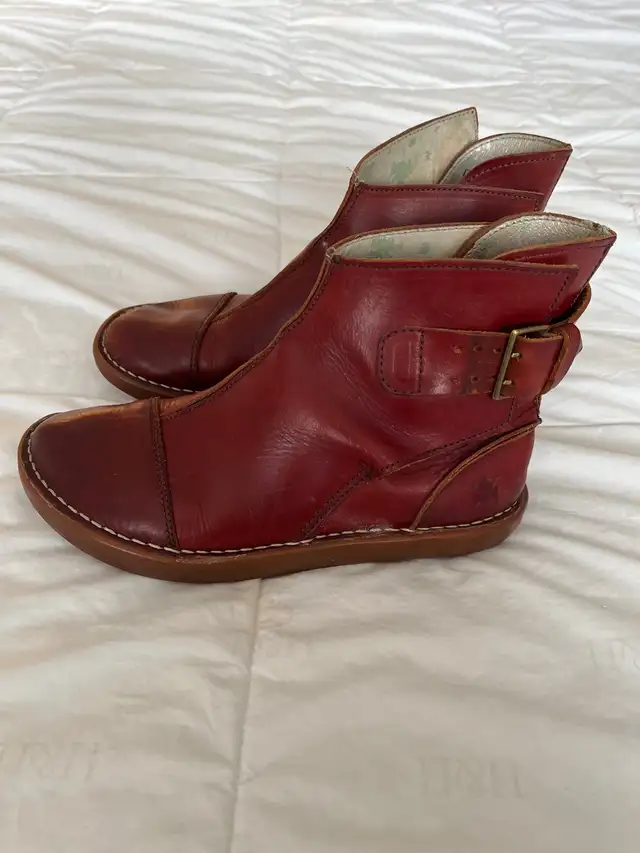 El Naturalista leather women’s boots in Women's - Shoes in Edmonton - Image 3
