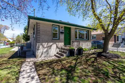 STUDENT HOUSING AVAILABLE!