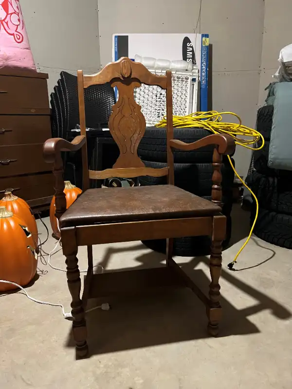 Antique Dining room set in Dining Tables & Sets in Moncton - Image 6
