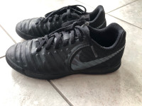 Soccer indoor shoes 