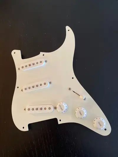 Fender American Original 50s Stratocaster loaded pickguard, View more
