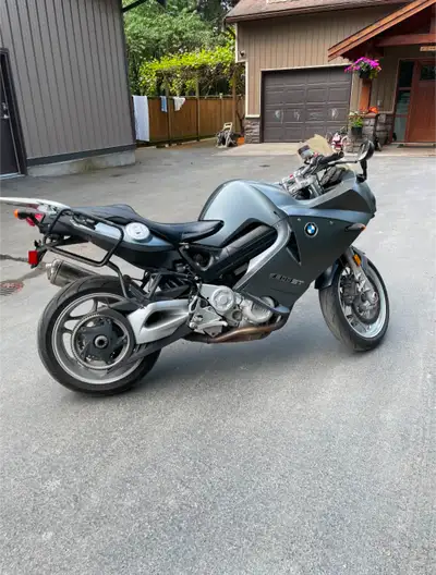 Great bike in decent condition. I wouldn't be selling it if I wasn't moving to Yellowknife. Tires ar...