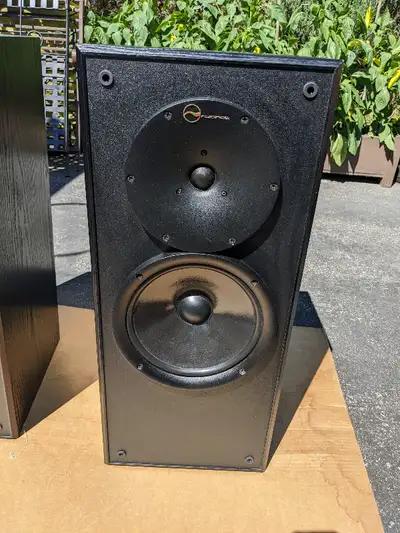 NUANCE "Star" 2S-B Speakers, View more