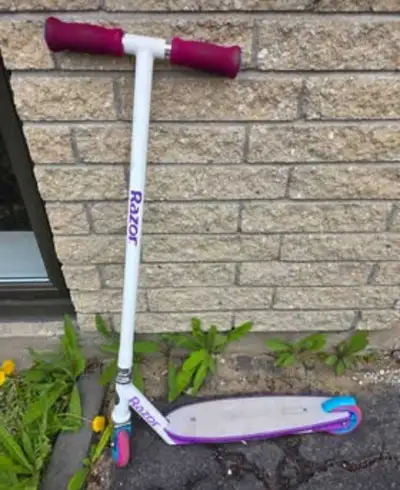 Trottinette pliable Razor pour enfants – Blanc et Rose/Mauve, View more