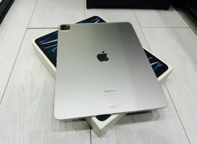 FLAWLESS [M2] 256GB iPad Pro 6th Gen 12.9-inch! in iPads & Tablets in Ottawa - Image 2